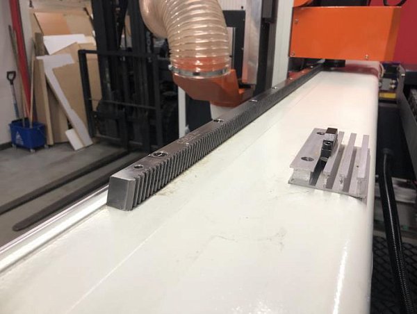 Фрезерно-гравировальный станок с ЧПУ Filato ST 2030 ATV-L DJ